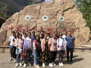 不定期组织人才开展团建活动